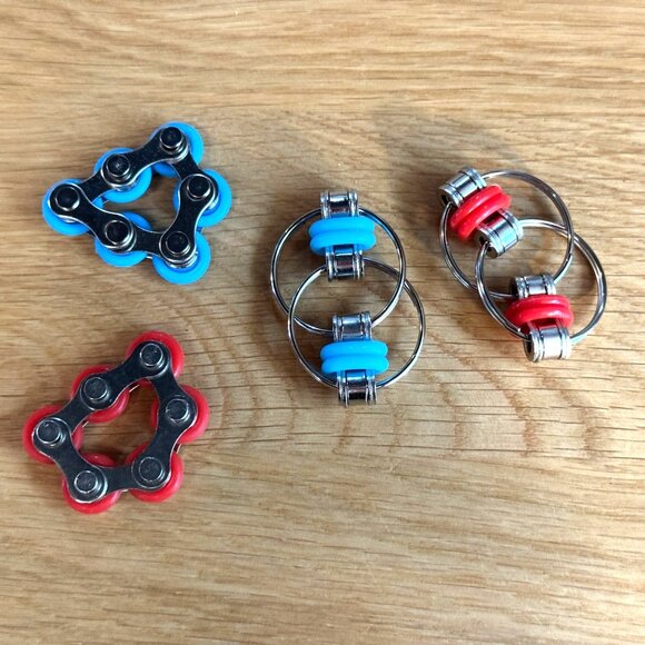 Fidget Toy: 4 Piece Flippy Roller Flick (Bike) Chain Fidget Toys with Case - Picture 5 of 16